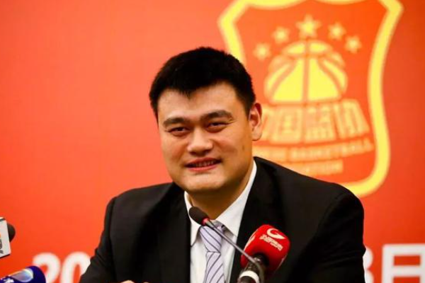 中國籃協(xié)現(xiàn)任主席是誰？